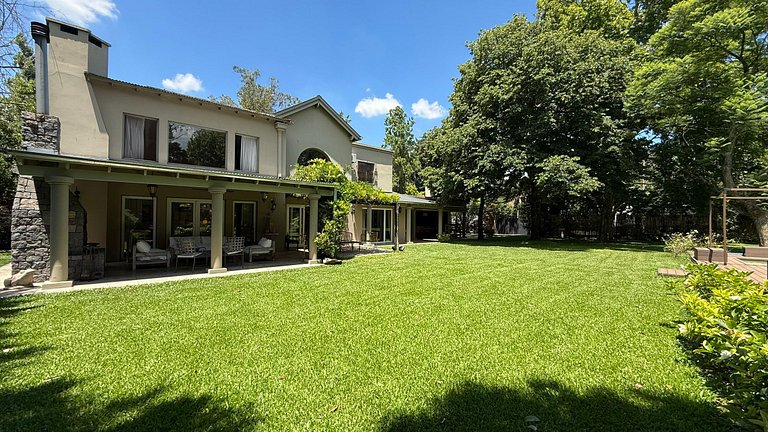 Casa premium en Tigre con parque, pileta y jacuzzi