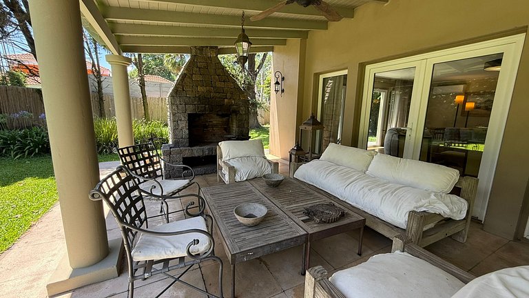 Casa premium en Tigre con parque, pileta y jacuzzi