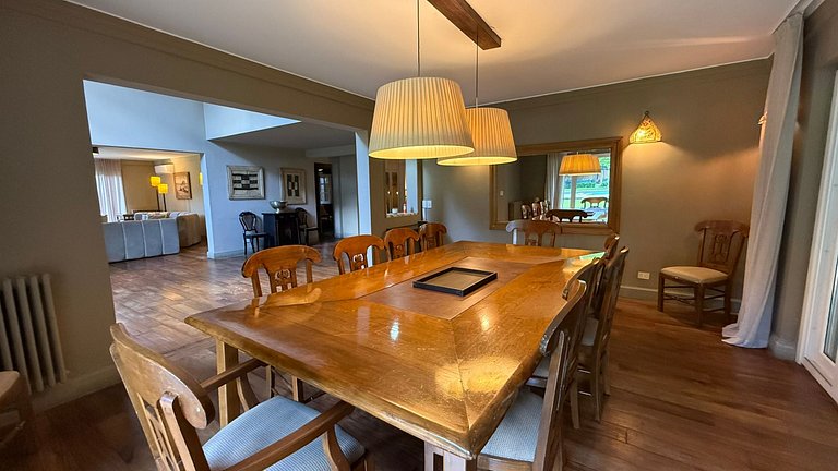 Premium house in Tigre with garden, pool, and hot tub