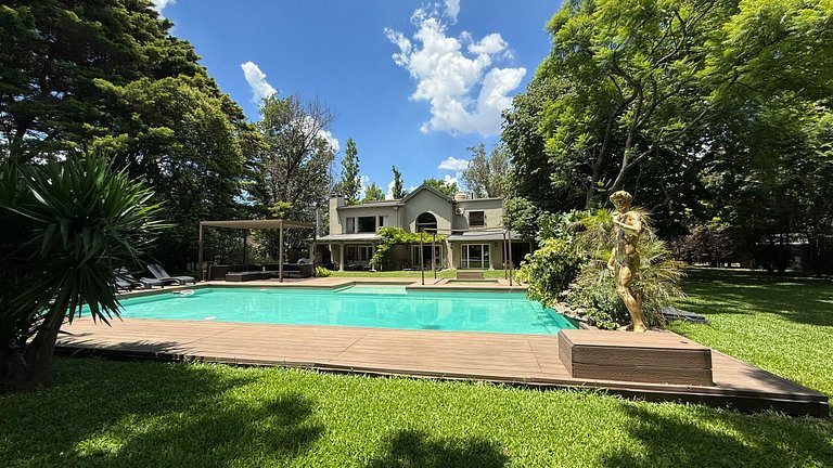 Premium house in Tigre with garden, pool, and hot tub