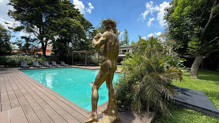 Casa premium en Tigre con parque, pileta y jacuzzi