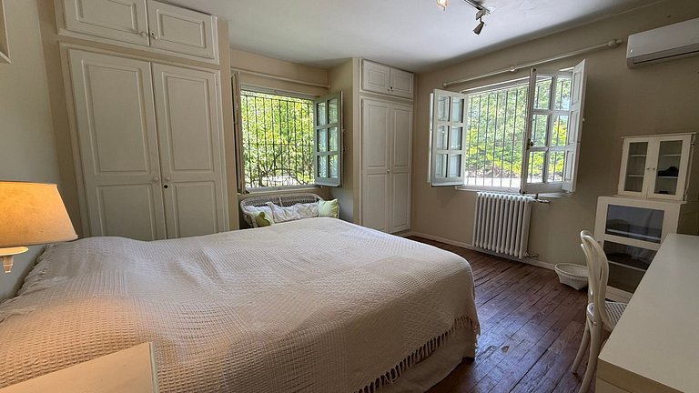 Premium house in Tigre with garden, pool, and hot tub