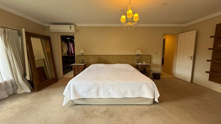 Premium house in Tigre with garden, pool, and hot tub