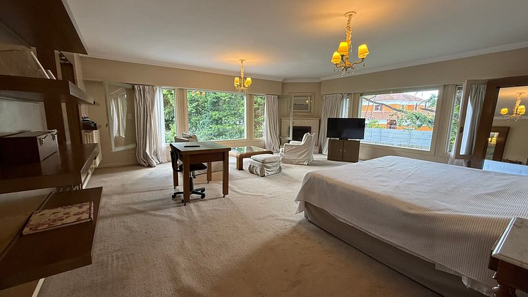 Premium house in Tigre with garden, pool, and hot tub