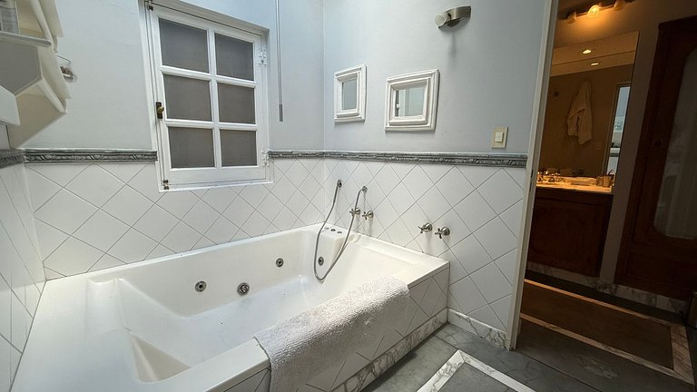 Premium house in Tigre with garden, pool, and hot tub