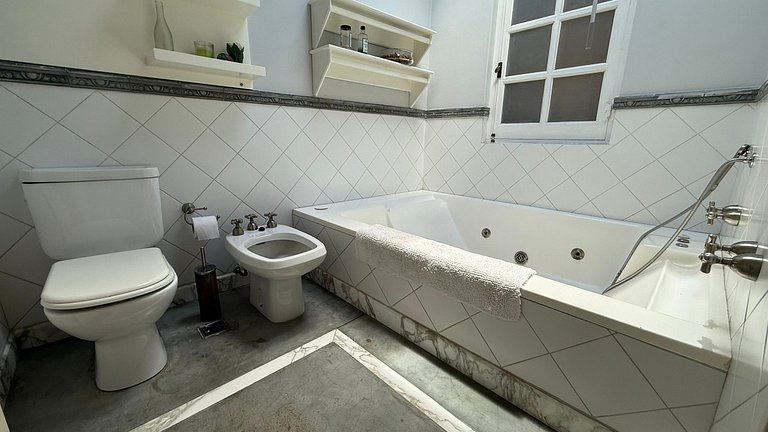 Casa premium en Tigre con parque, pileta y jacuzzi