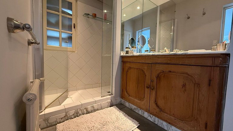 Premium house in Tigre with garden, pool, and hot tub