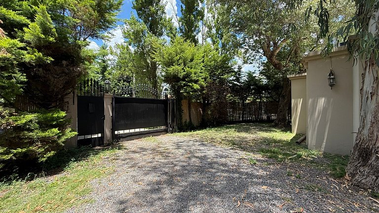 Casa premium en Tigre con parque, pileta y jacuzzi