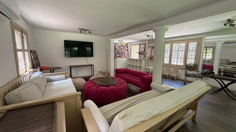 Premium house in Tigre with garden, pool, and hot tub