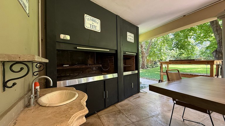 Premium house in Tigre with garden, pool, and hot tub