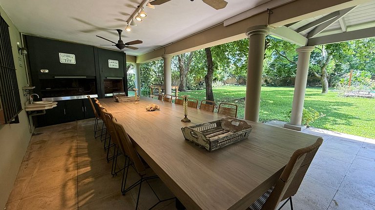 Premium house in Tigre with garden, pool, and hot tub